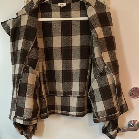 POL | Dolman Sleeve Checkered Utility Jacket in Brown and Cream - Picture 9 of 13